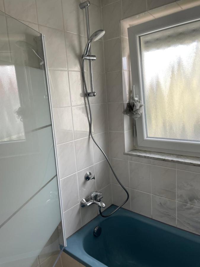 Sonnige 3 Zimmer Wohnung Mit Schoenem Balkon Im Gruenen Ройтлинген Экстерьер фото